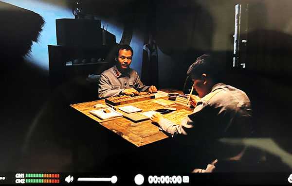双机拍摄中央苏区年代置夜景景拍摄演员花絮.jpg